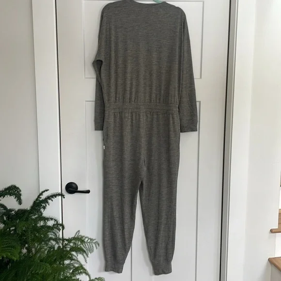 Vuori Lux Henley Jumpsuit Long Sleeve Heathered Grey Medium - Picture 2 of 11